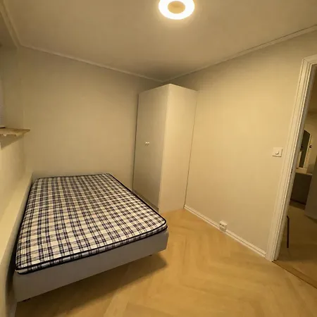 4 Bedroom Modern - Central!