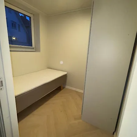 4 Bedroom Modern - Central! *