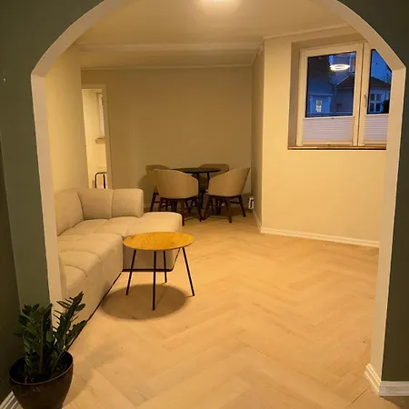 4 Bedroom Modern - Central! Apartament