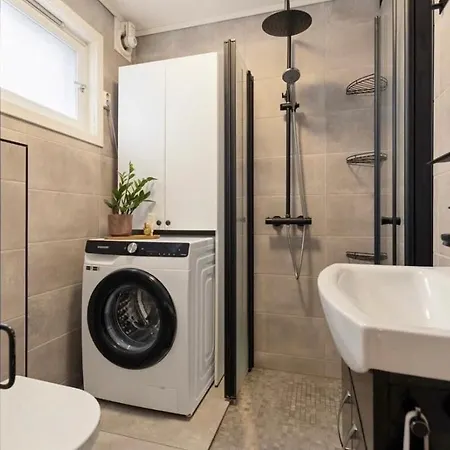 4 Bedroom Modern - Central! Apartament